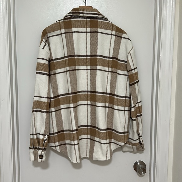 LOVE TREE | Plaid Oversized Shacket - Picture 3 of 3